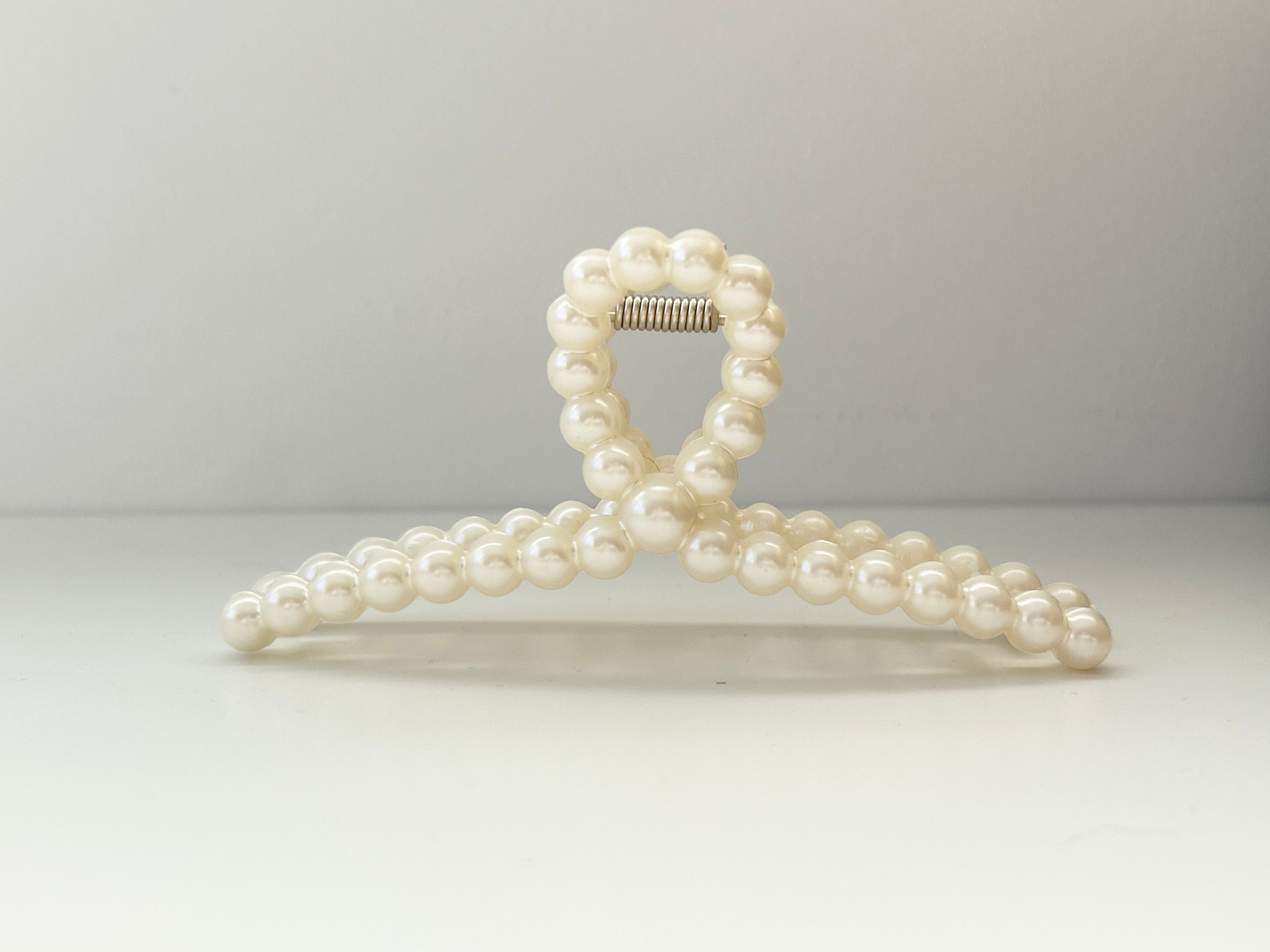 Pearl hair claw