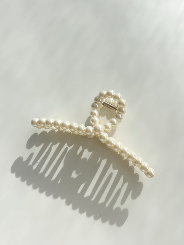Pearl hair claw 